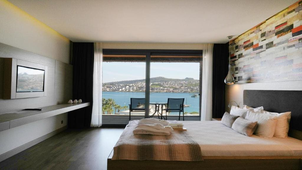 Deluxe Suite with Sea View room - Image 3