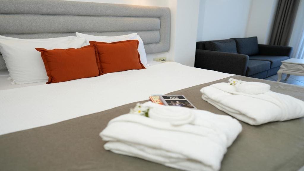 Superior Twin Room room - Image 2