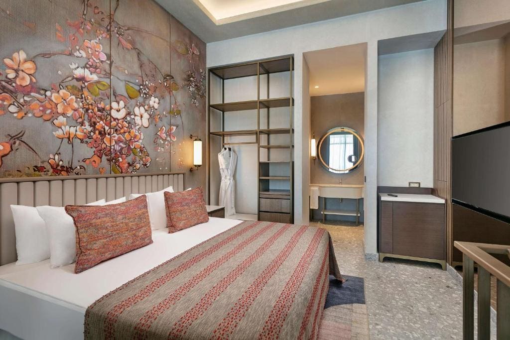 Superior Duplex Swim-up room - Image 2