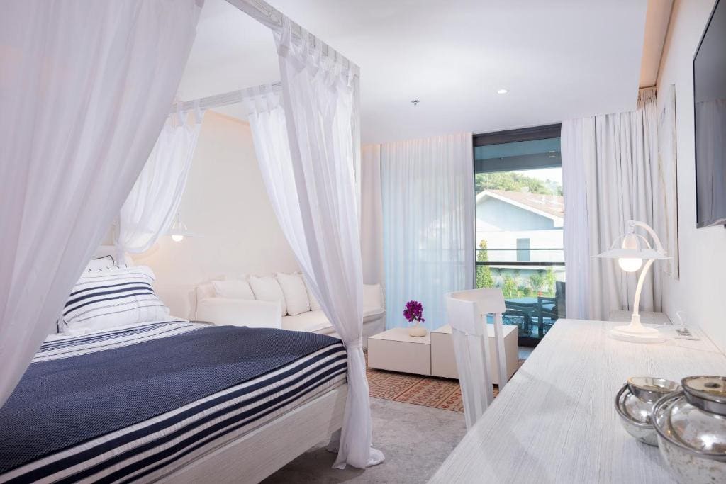 Deluxe Double or Twin Room room - Image 3