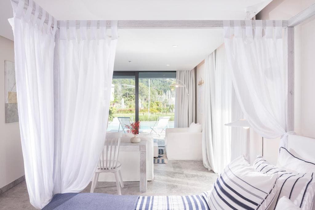 Junior Suite with Pool Access room - Image 3