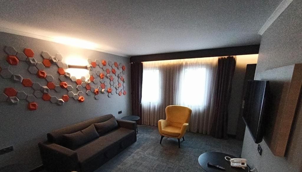 Deluxe Suite room - Image 3