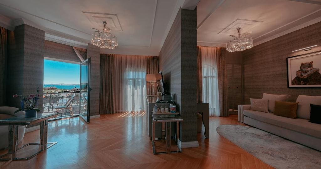 Corner Suite with Sea View room - Image 2