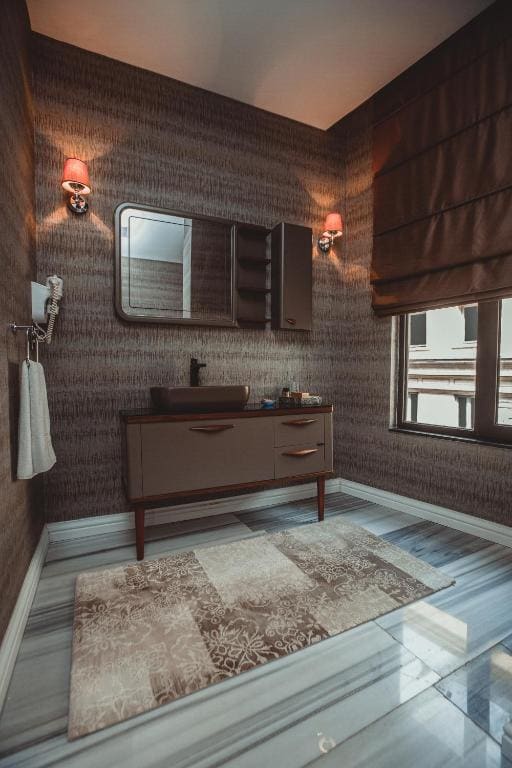Deluxe Suite with Jacuzzi room - Image 3