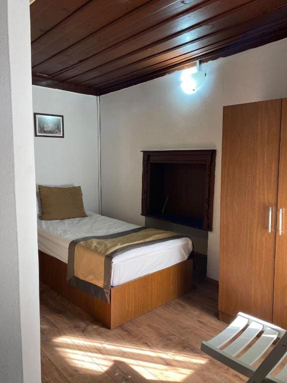 1st Floor Small Single Room room - Image 1