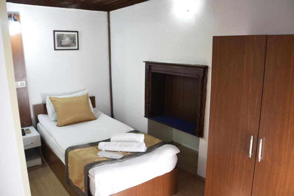 1st Floor Small Single Room room - Image 2