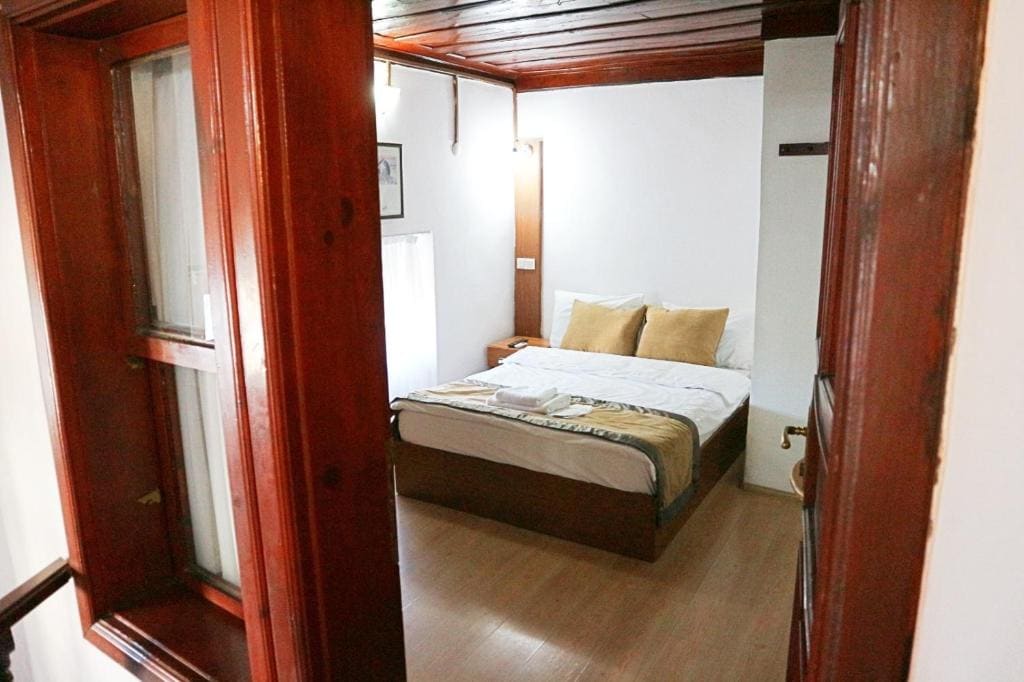 1st Floor Small Double room room - Image 2