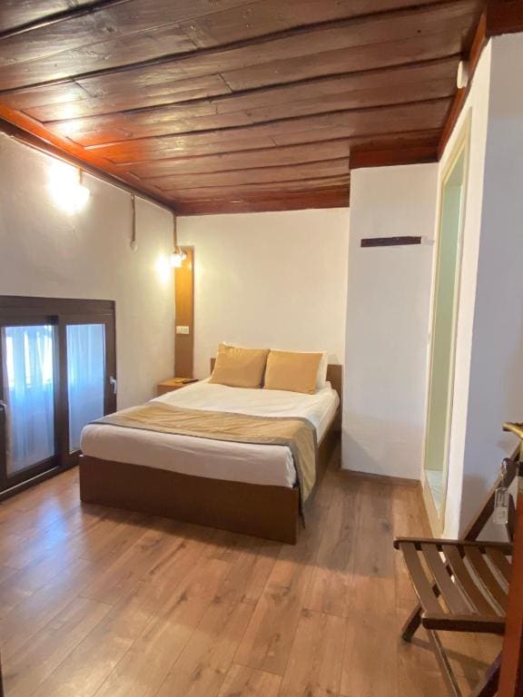Ground Floor Small Double Room room - Image 3