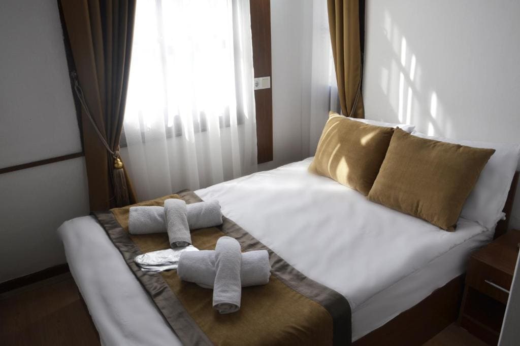 2nd Floor Small Double Room room - Image 2