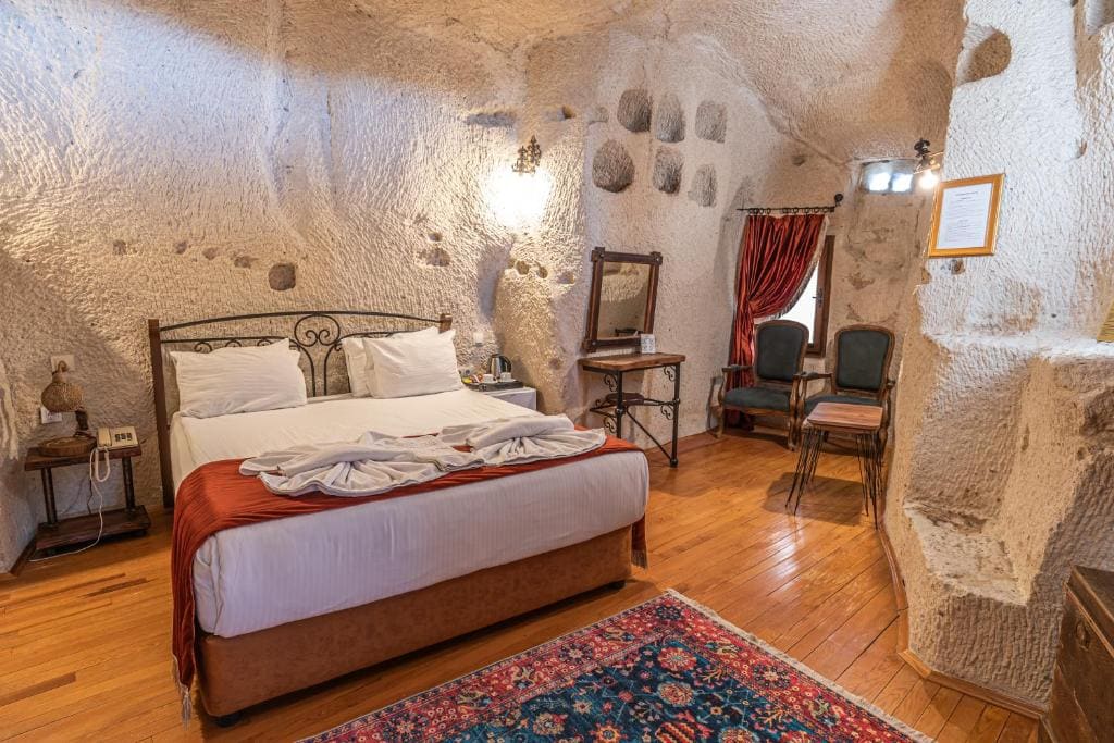 Queen Balloon View with Jacuzzi room - Image 3