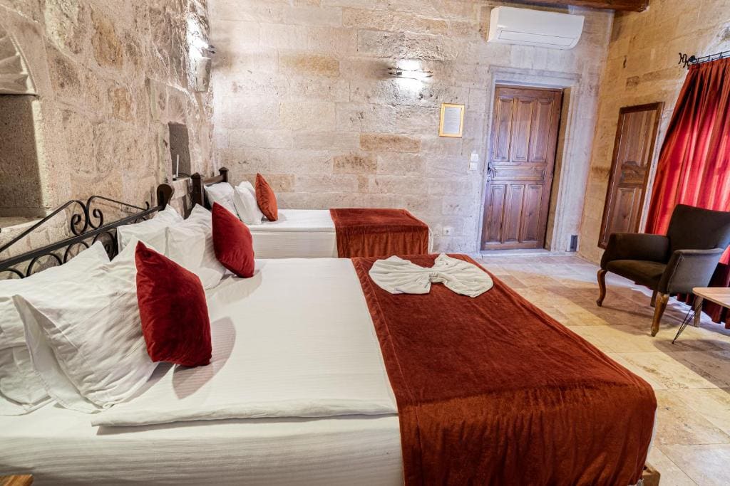 Deluxe Triple Room room - Image 3