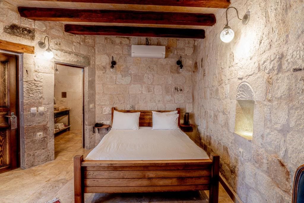 Queen Balloon View with Jacuzzi room - Image 1