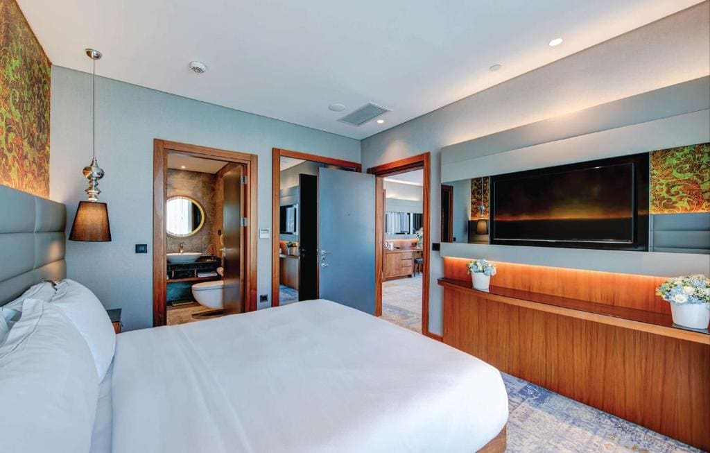 One-Bedroom King Suite room - Image 2