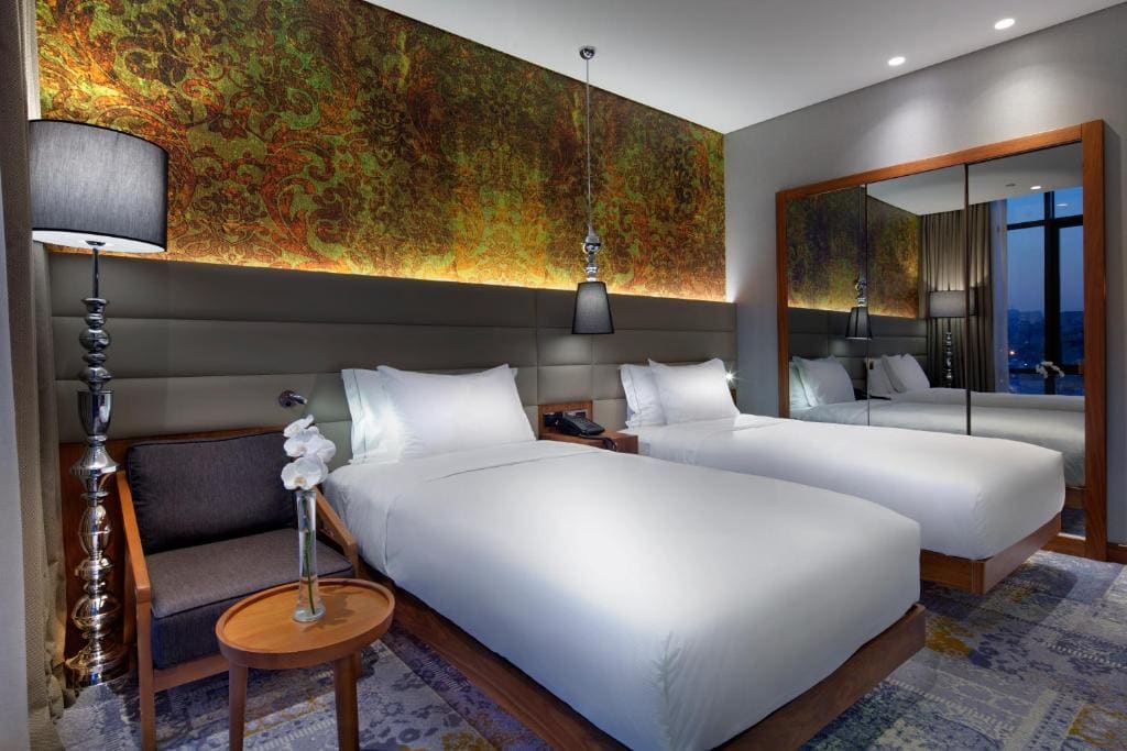 King Guest Room room - Image 3