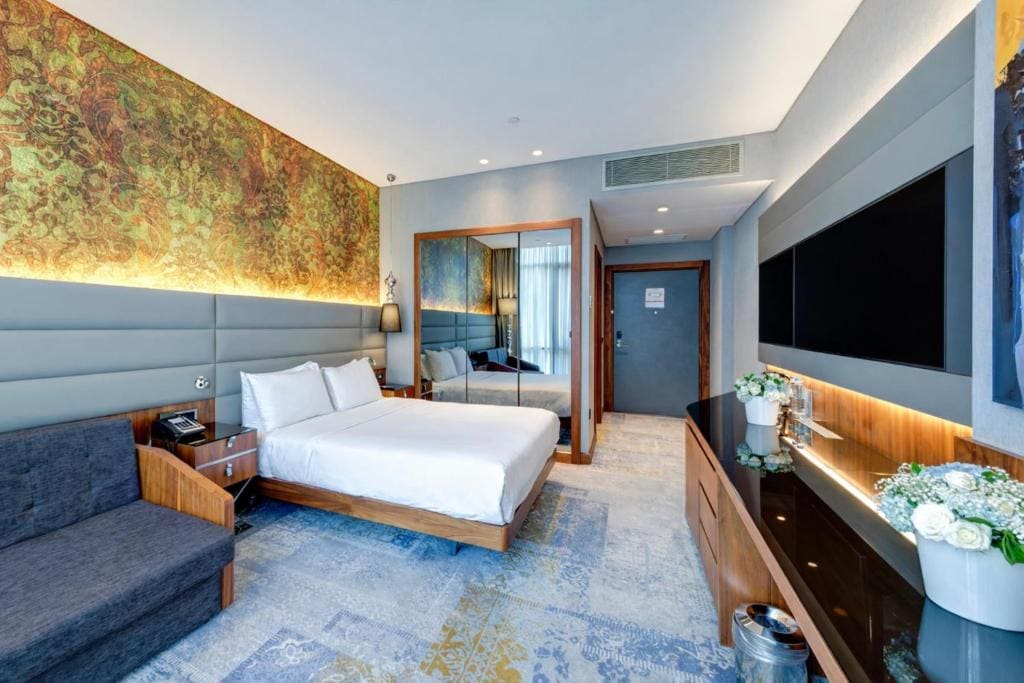 Queen Room with Sofa Bed room - Image 3