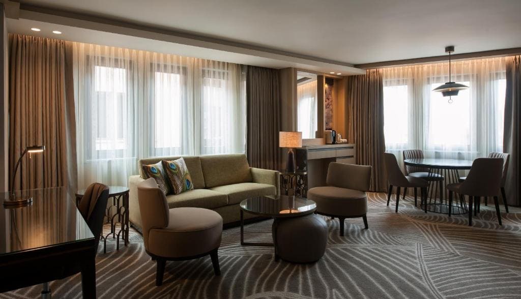 Deluxe One-Bedroom King Suite room - Image 2