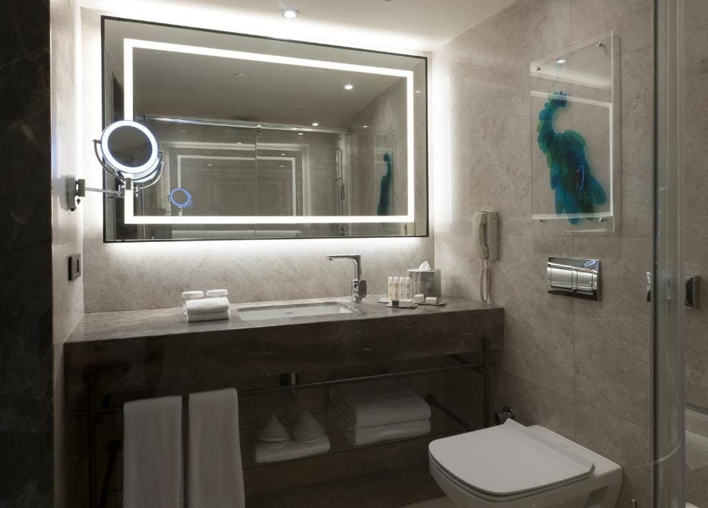 Deluxe Twin Room with Balcony room - Image 3