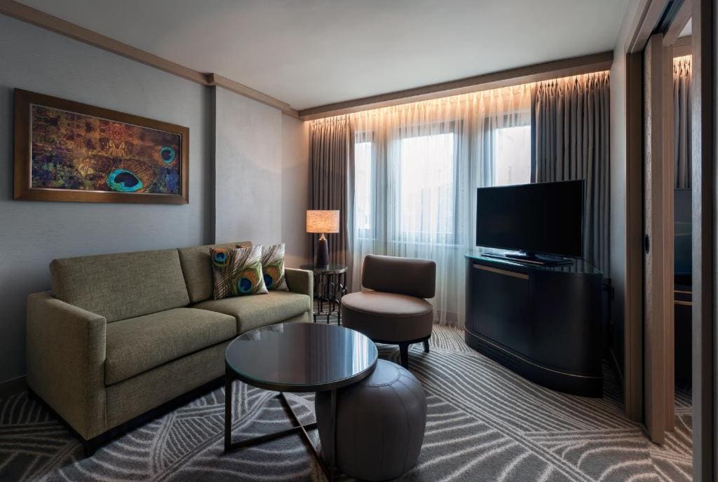 One-Bedroom King Suite room - Image 2