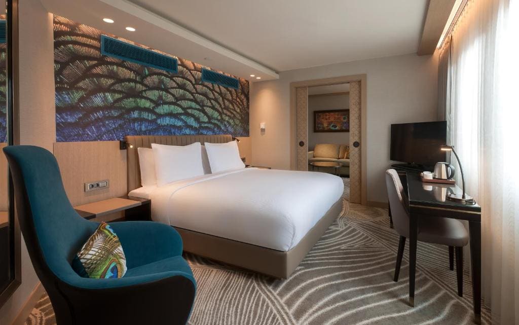 One-Bedroom King Suite room - Image 1