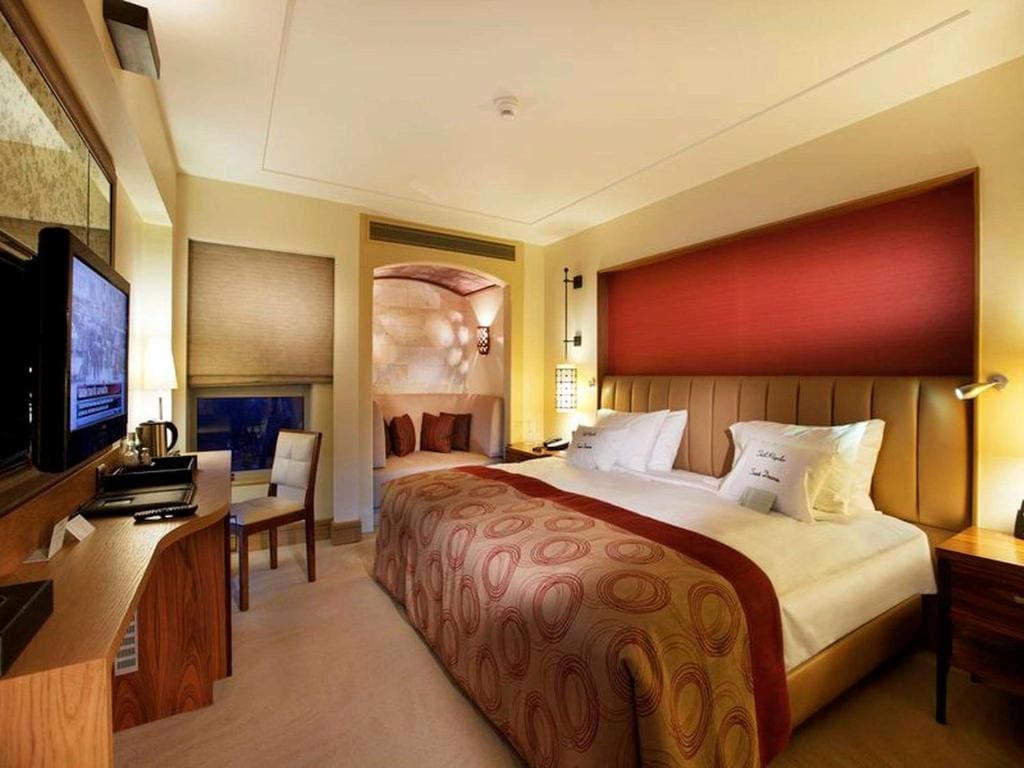 King Guest Room room - Image 2