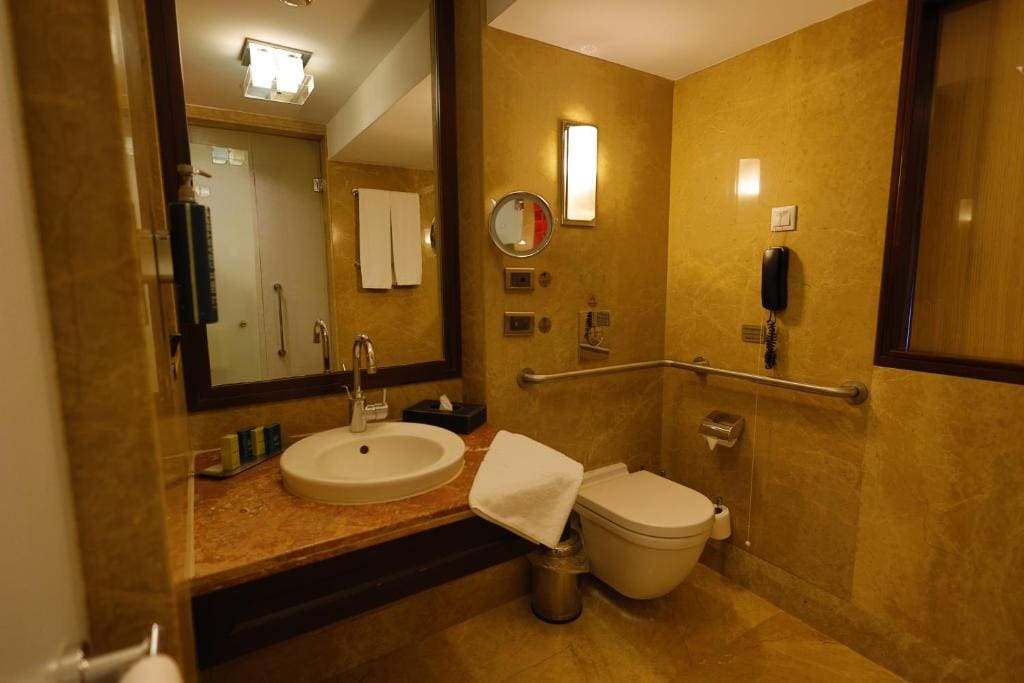King Room - Mobility Access room - Image 3