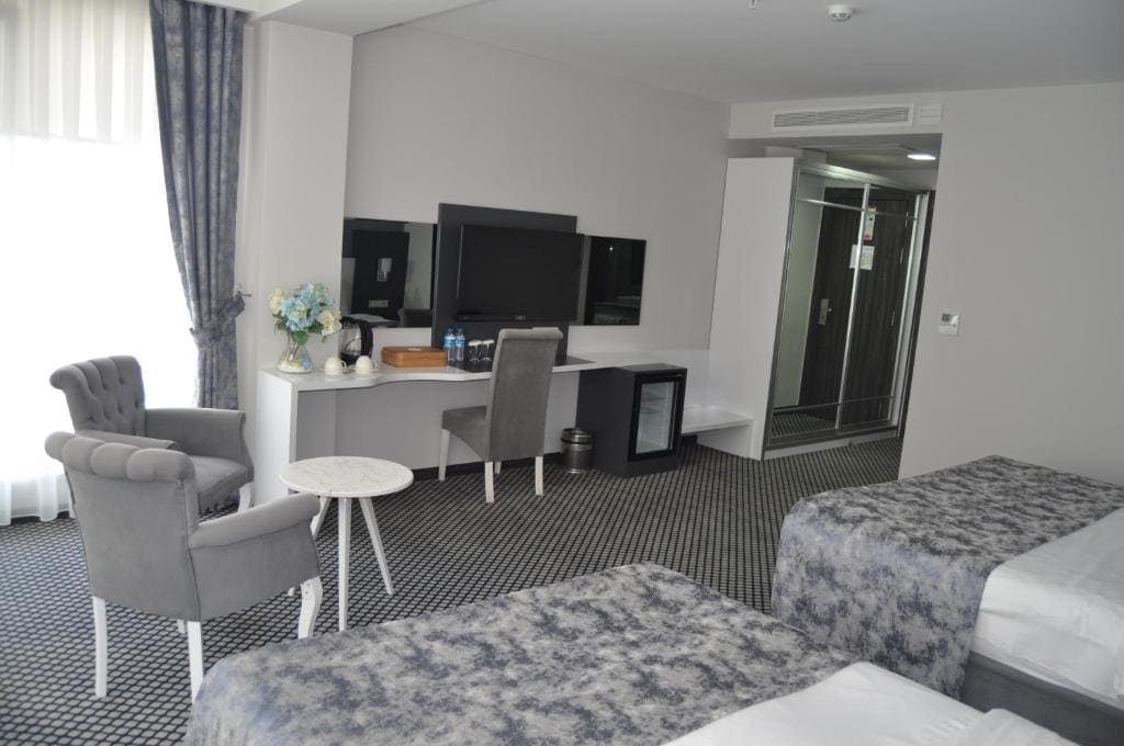 Deluxe Family Room room - Image 1