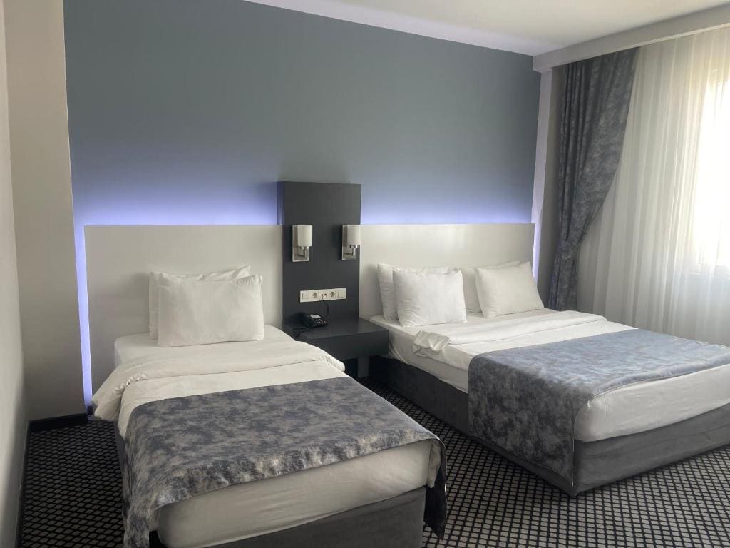 Standard Triple Room room - Image 1