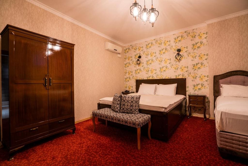 Family Room room - Image 2