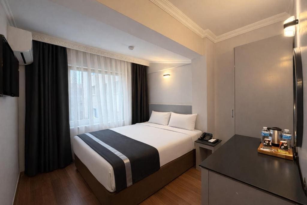 Deluxe Room room - Image 1