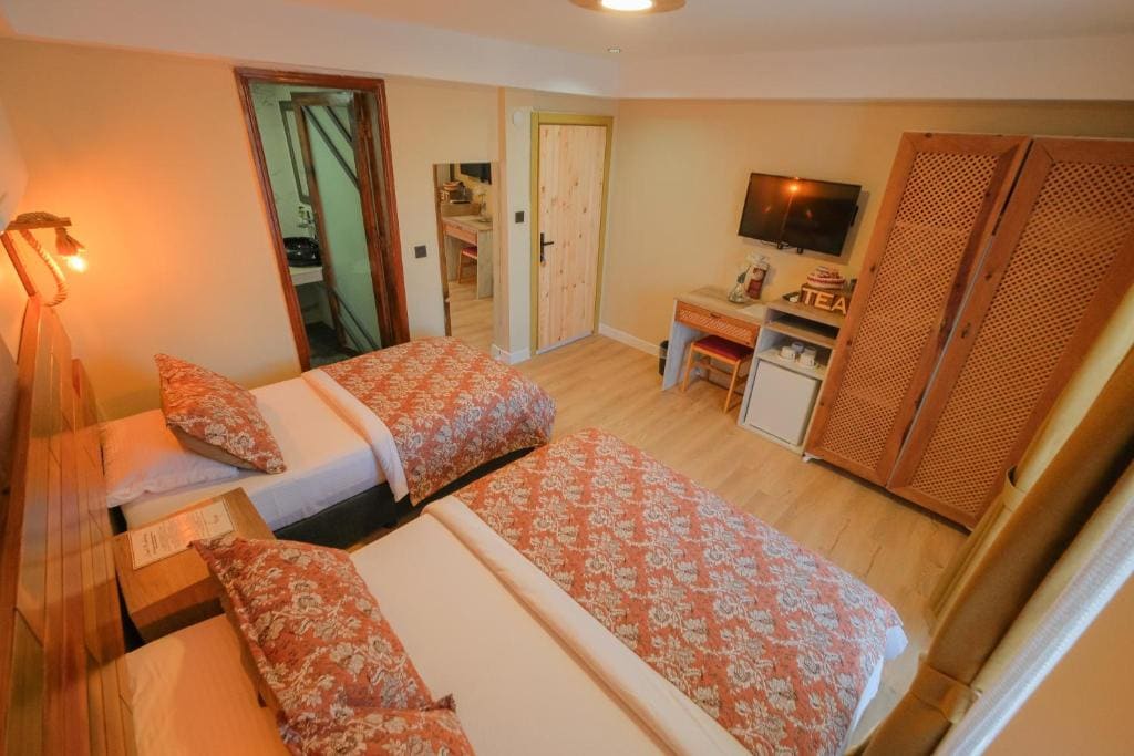 Deluxe Triple Room with Sea View room - Image 3