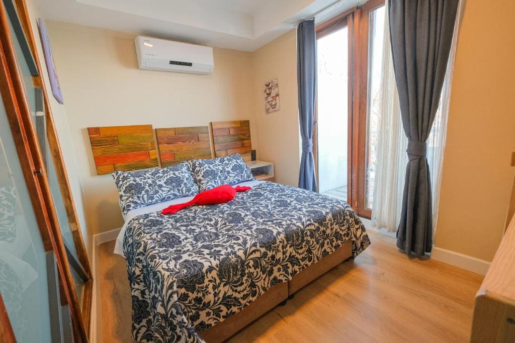 Double Room with Balcony and Sea View room - Image 2