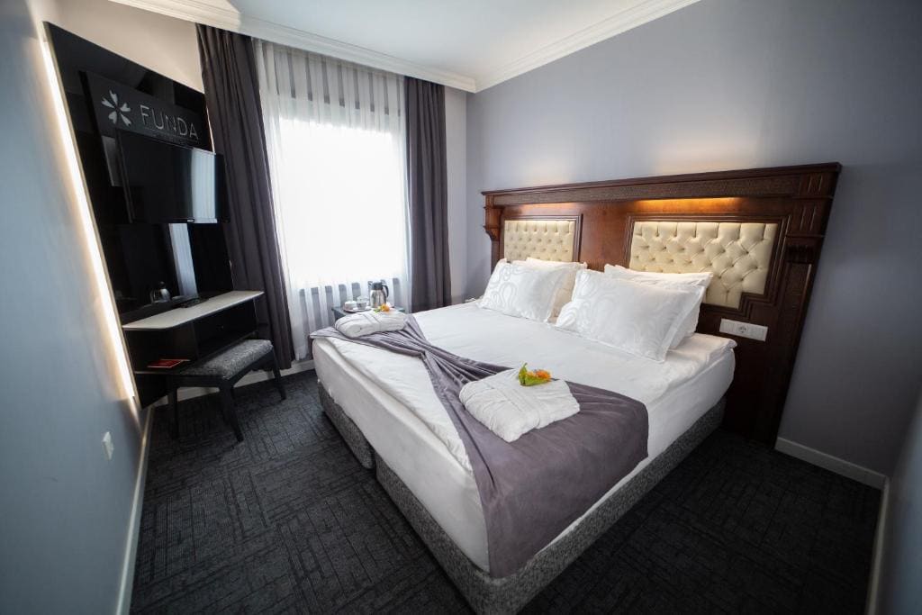 Double or Twin Room with Sea View room - Image 3