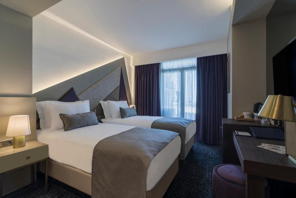 Deluxe Double or Twin Room with Balcony room - Image 2