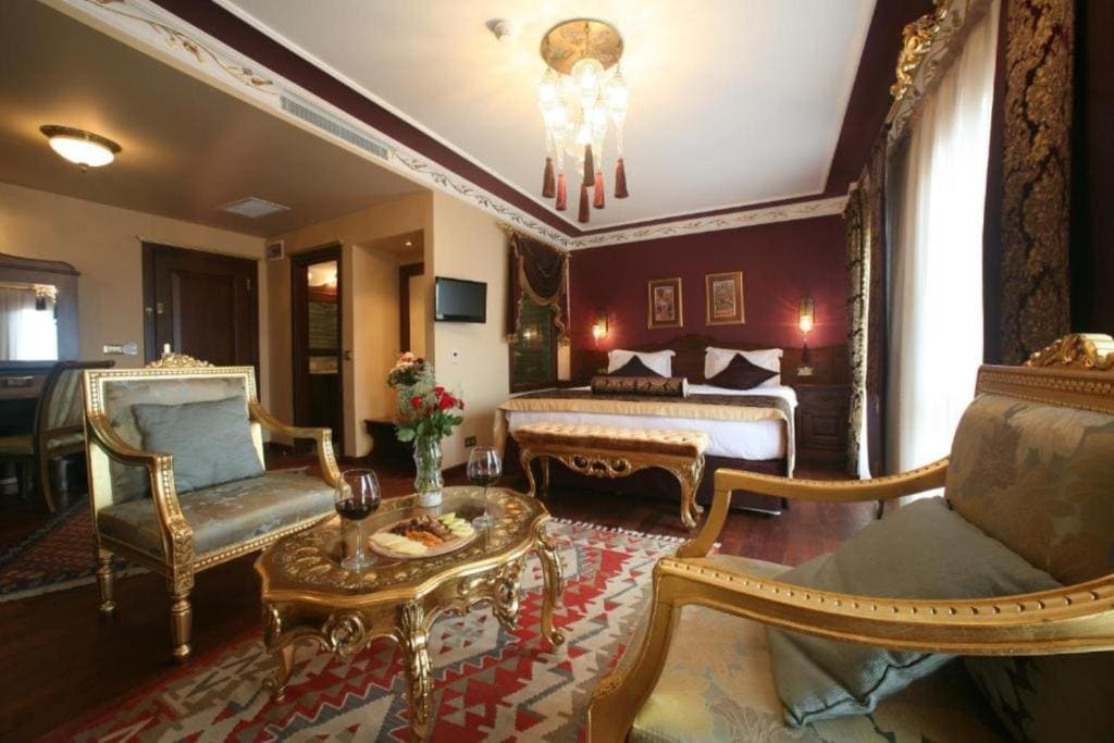 Deluxe Double Room with Bath room - Image 2