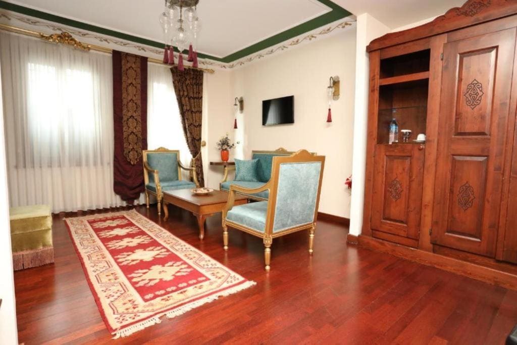 Deluxe Double Room with Bath room - Image 3