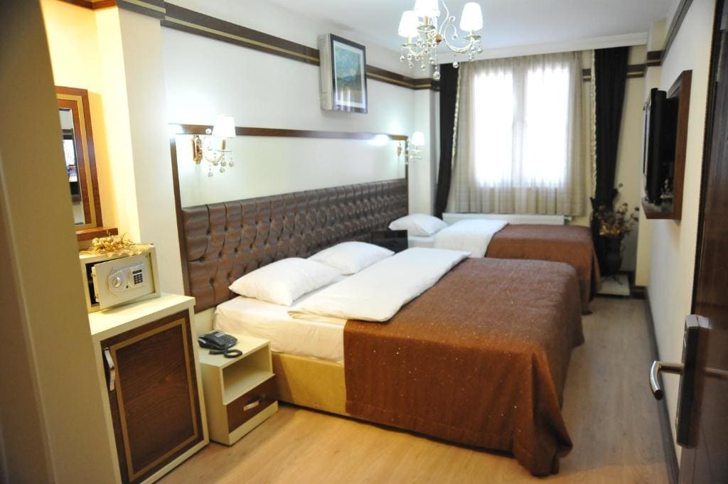 Standard Triple Room room - Image 2