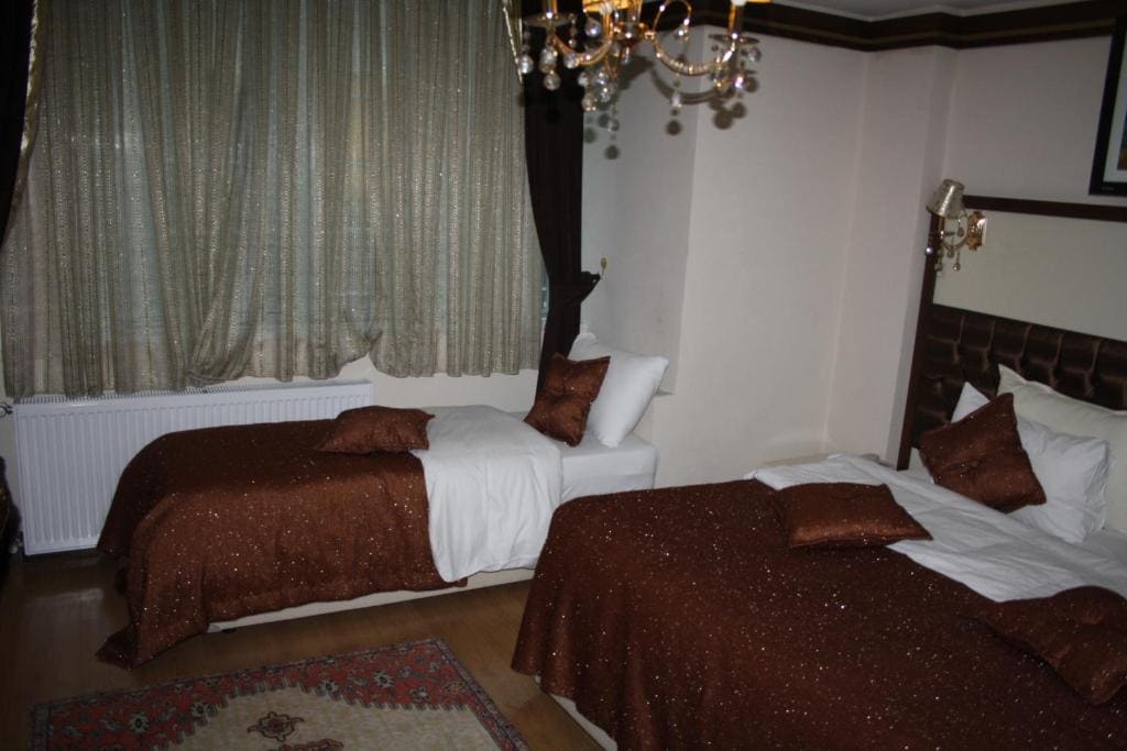 Standard Triple Room room - Image 1