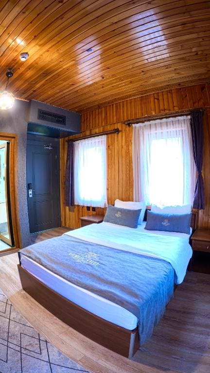Double Room with Balcony room - Image 2