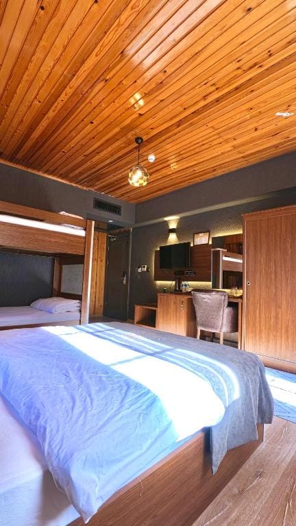 Family Room with Balcony room - Image 1