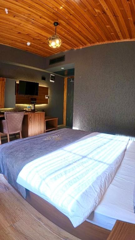 Double Room with Balcony room - Image 1