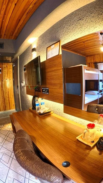 Family Room with Balcony room - Image 2