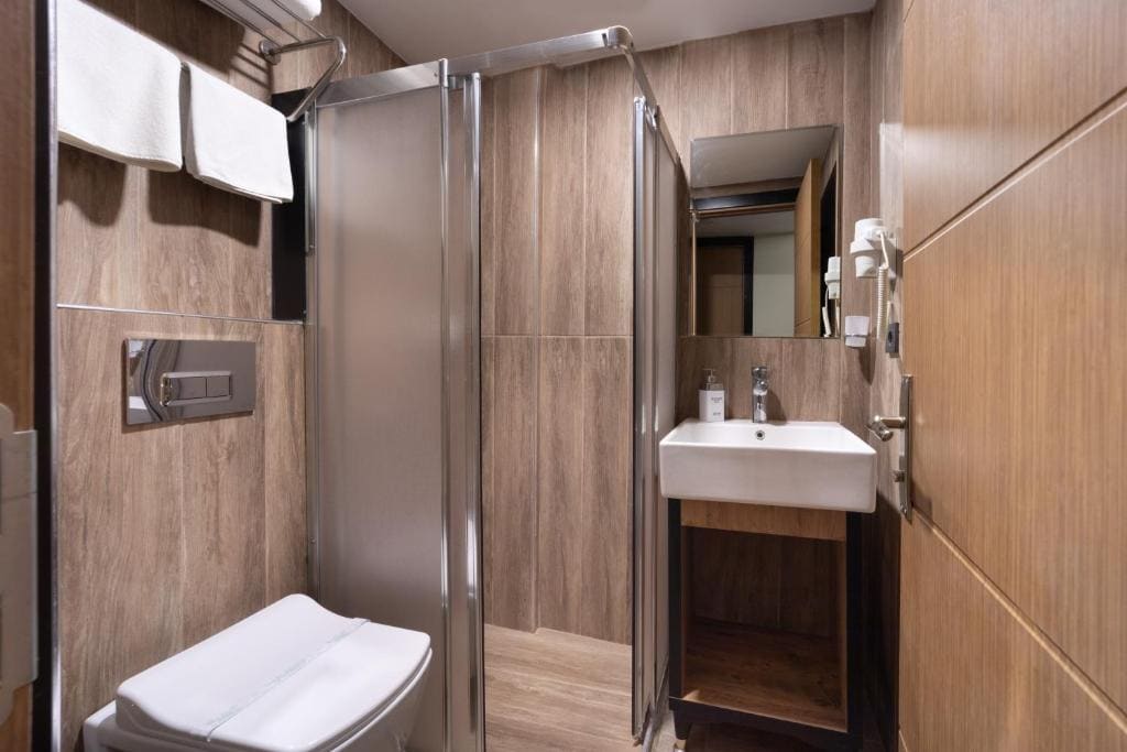 Budget Double Room - Basement Floor room - Image 3