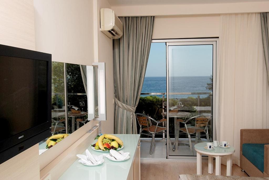 Standard Double or Twin Room - Sea Side room - Image 1