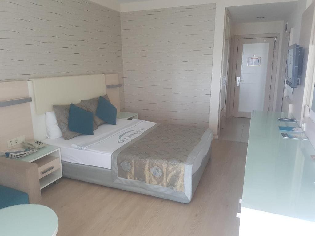 Standard Double or Twin Room - Sea Side room - Image 3