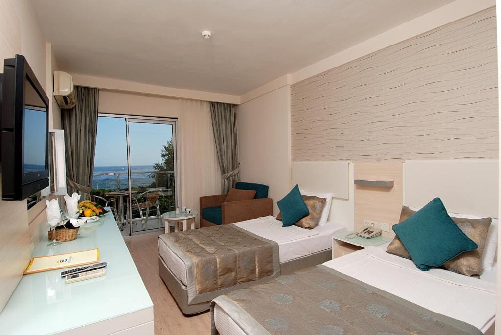 Standard Double or Twin Room with Land View room - Image 3