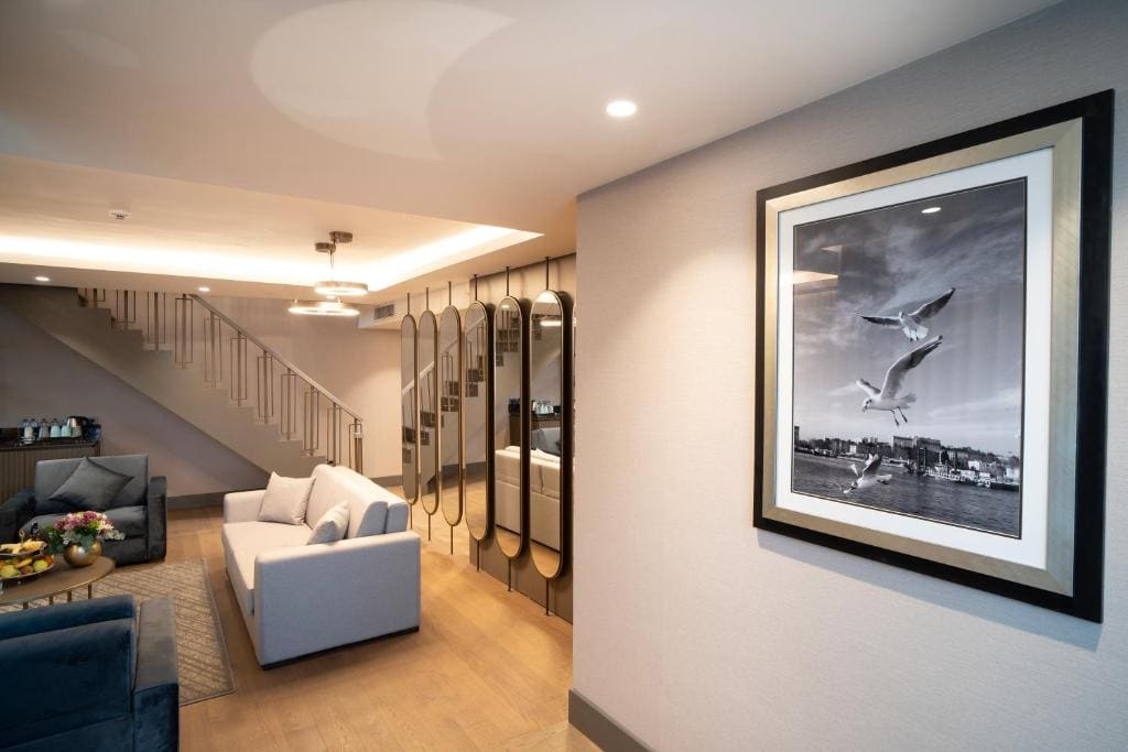 King Suite with Sea View room - Image 3