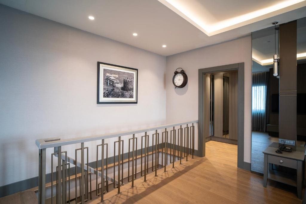King Suite with Sea View room - Image 2