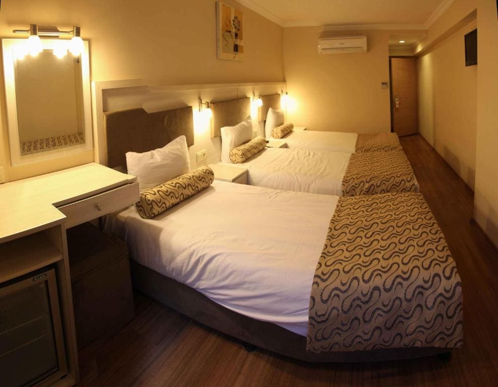 Standard Triple Room room - Image 1
