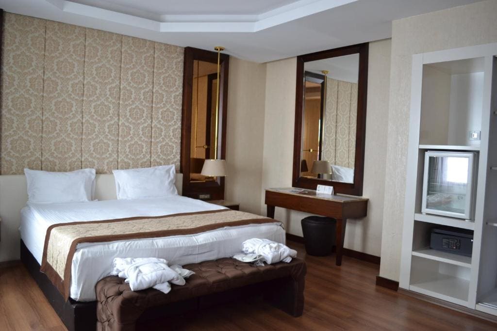 Two Bedroom Apartment room - Image 1