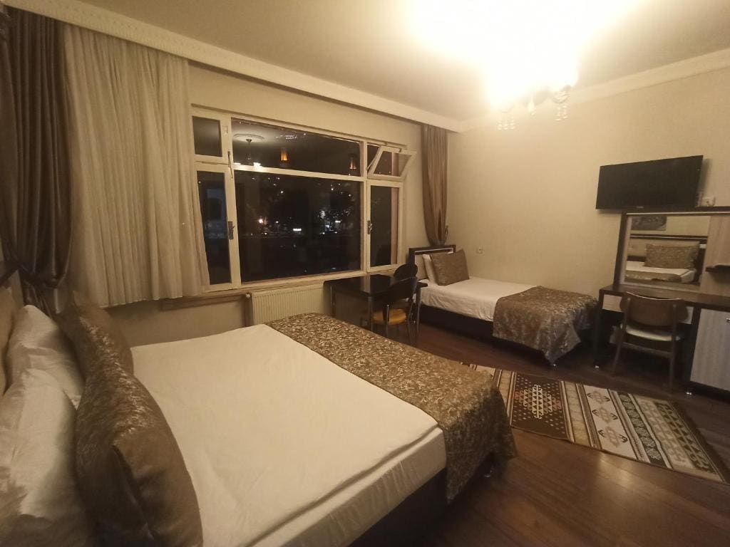 Triple Room with Lake View room - Image 1
